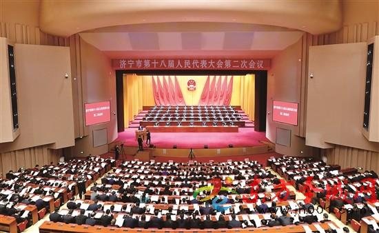 市十八届人大二次会议隆重开幕