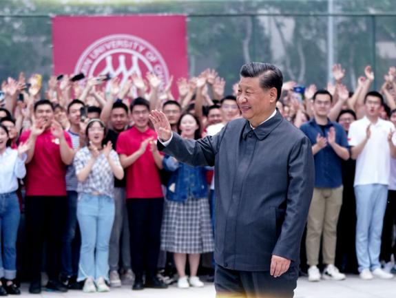 “习近平总书记的2022·年度瞬间”之八：实现中国梦是一场历史接力赛