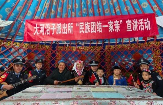 精河公安：“马背上的宣讲队”把党的二十大精神传遍牧区