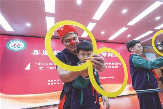 大饱眼福！萌娃见识“真功夫”