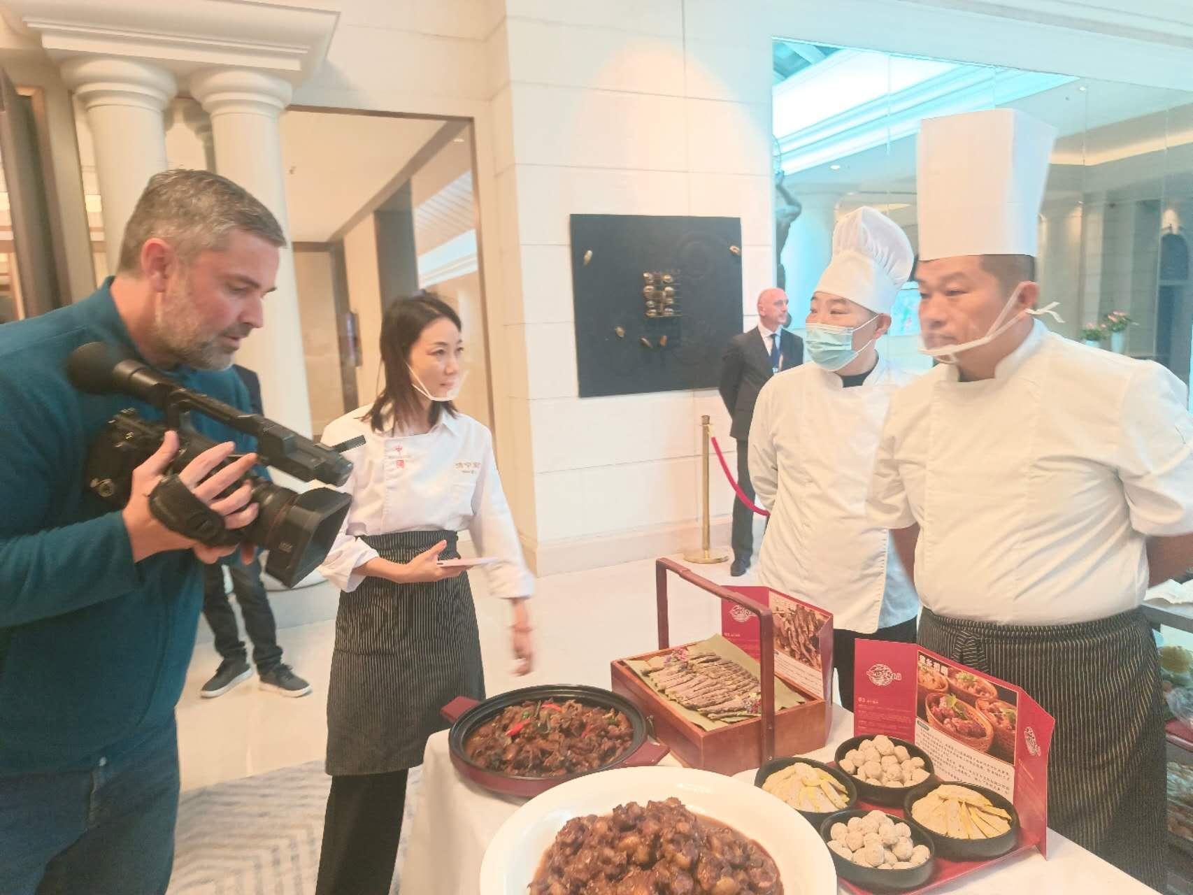 美食传情奏响中塞文化交流新乐章