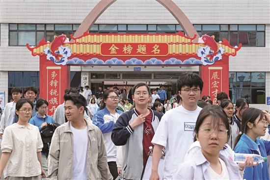 场内执笔逐梦 场外全城护航