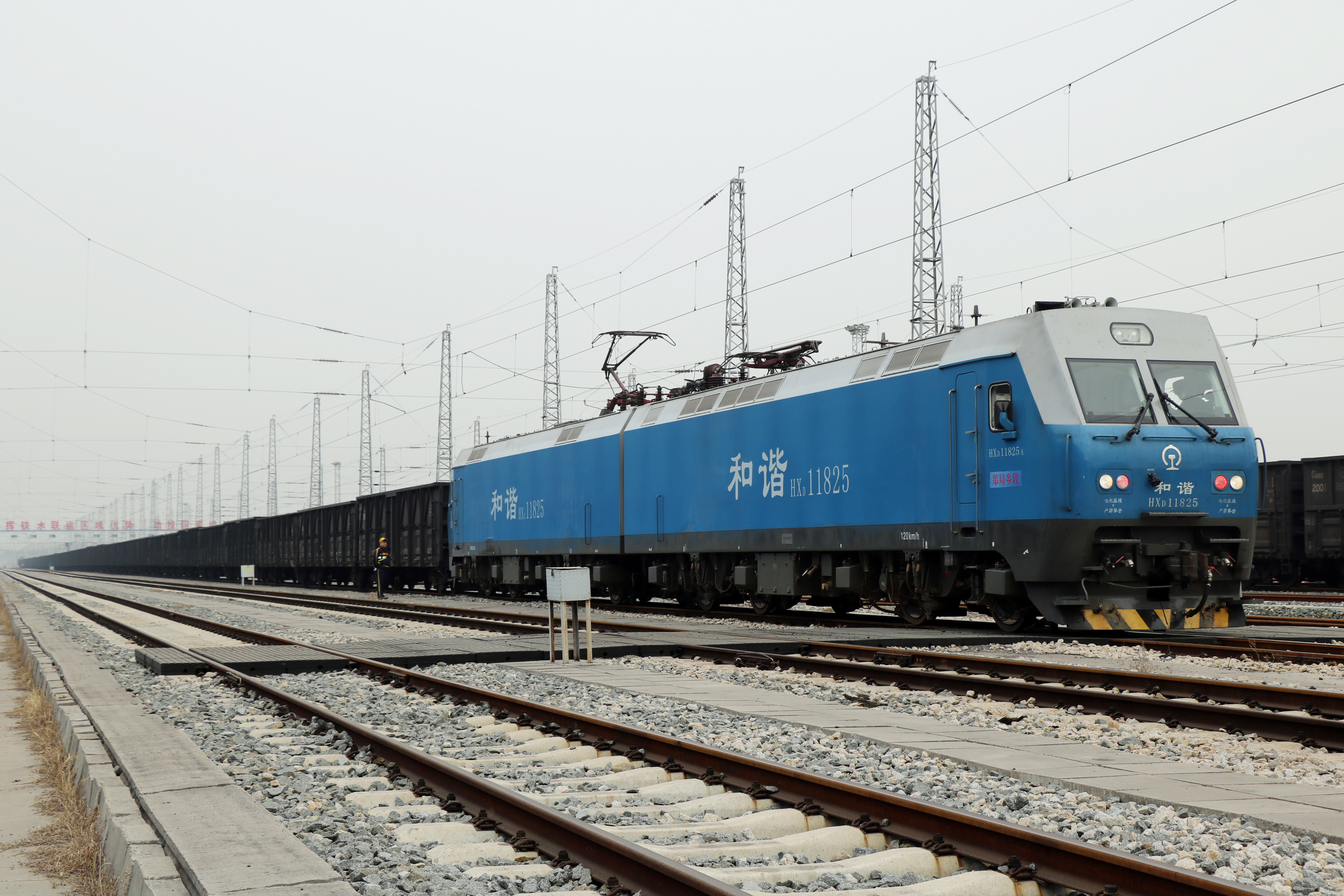 20201013济矿物流迎来万吨列车（王传钧 摄）.JPG