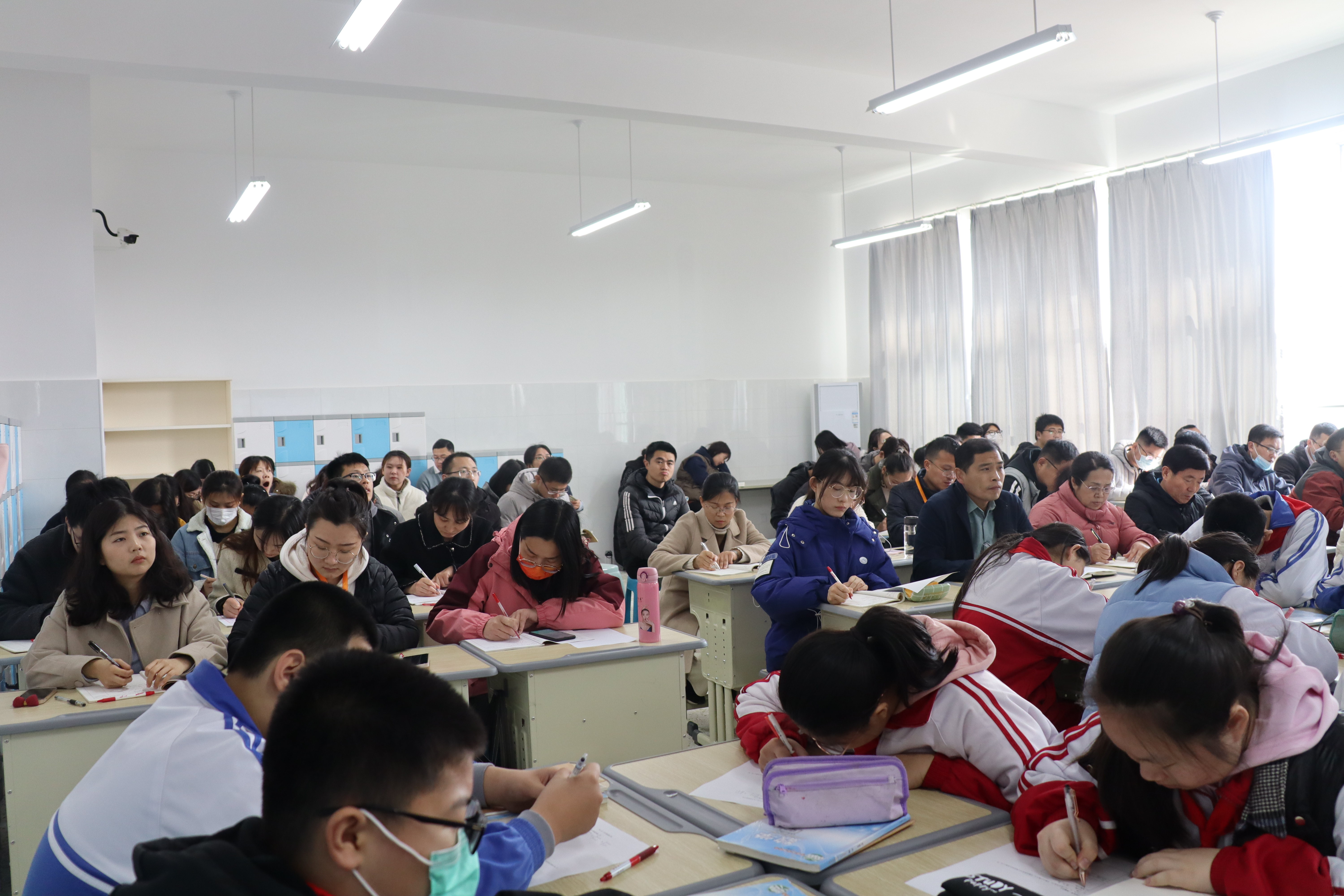 教师听课.JPG