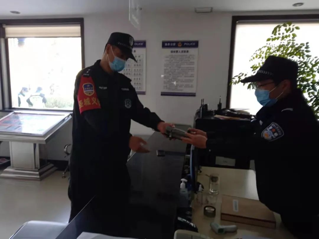 三孔派出所帮助游客找到丢失无人机.jpg