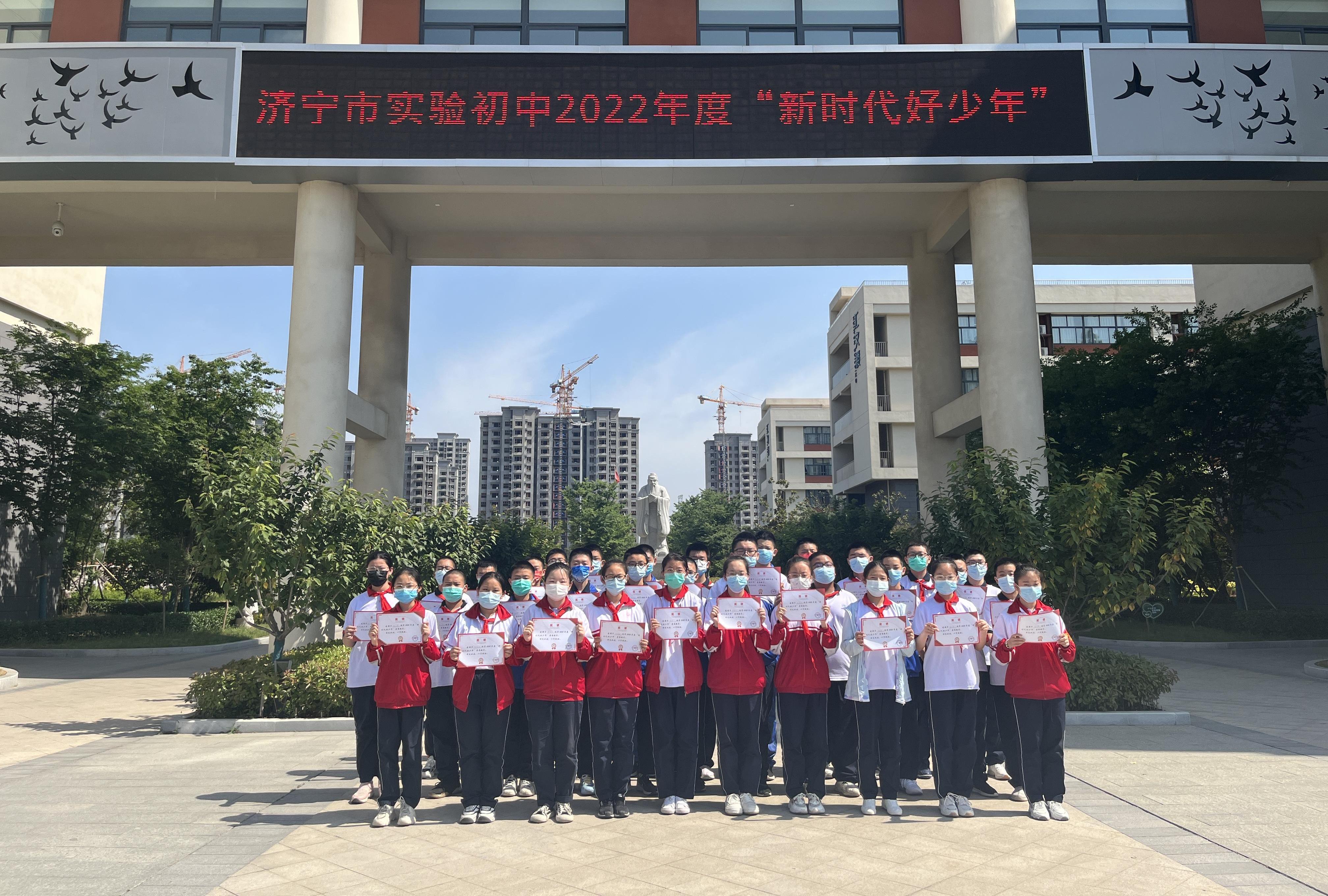 好少年合影1.JPG
