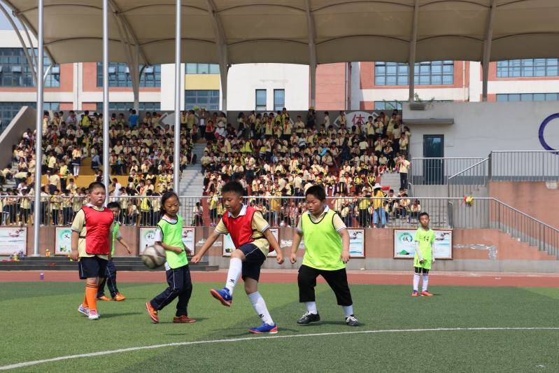 济宁市北湖小学 足球社团.jpg